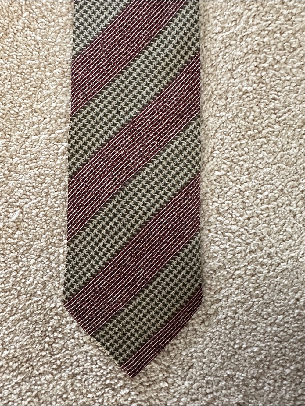 Vintage Giorgio Armani Cravatte 100% Silk Tie Burgundy Houndstooth Stripe Made I